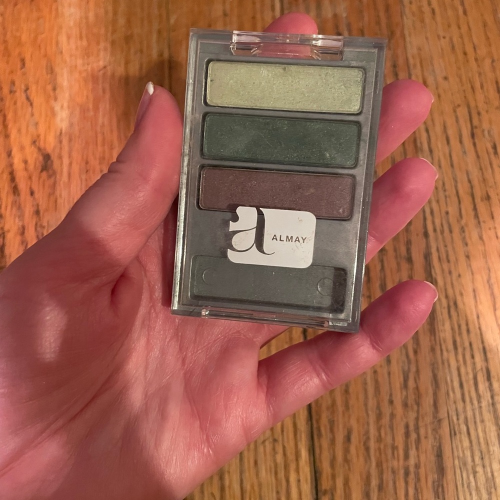 Barely used Almay Eyeshadow Palette in browns and greens